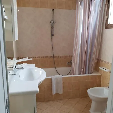 Atena فندق مبيت وإفطار غالّيبولي