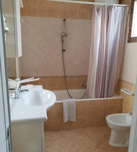 לינה וארוחת בוקר Atena