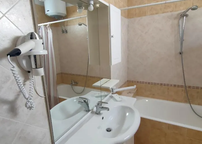 לינה וארוחת בוקר Atena 3*